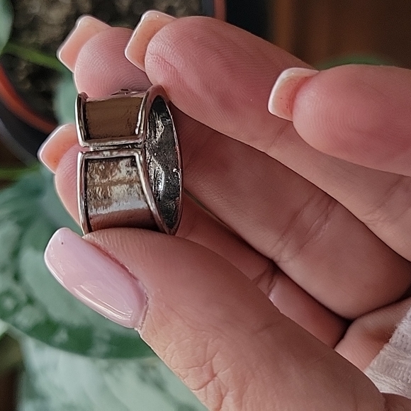 🔥LAST ONE🔥 Chunky Turquoise Howlite Retro Soldered Cuff Ring - Picture 7 of 7